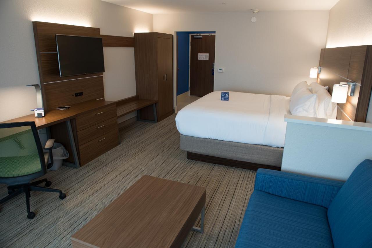 Holiday Express & - By Ihg Hotel